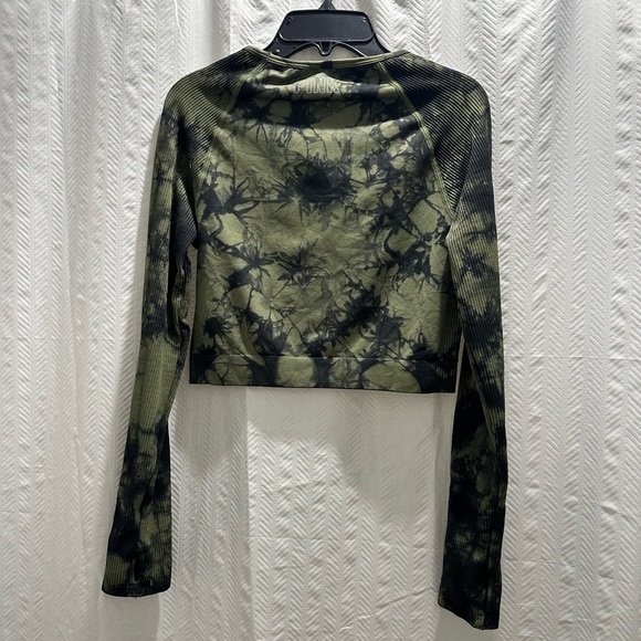 PINK Olive Tie-Dye Long Sleeve Crop Top - Picture 5 of 8